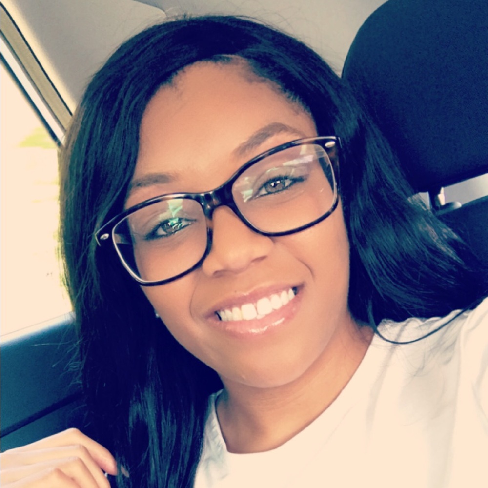 Meet your Posher, Latia
